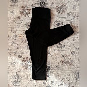 Victoria’s Secret Knockout Capri Leggings-Large